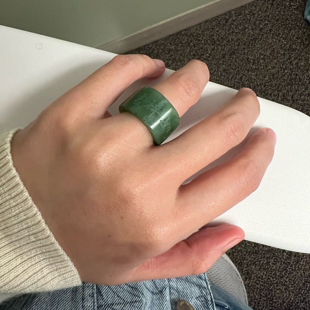 NWOT natural jade nephrite thumb ring in a beautiful “spring green” color